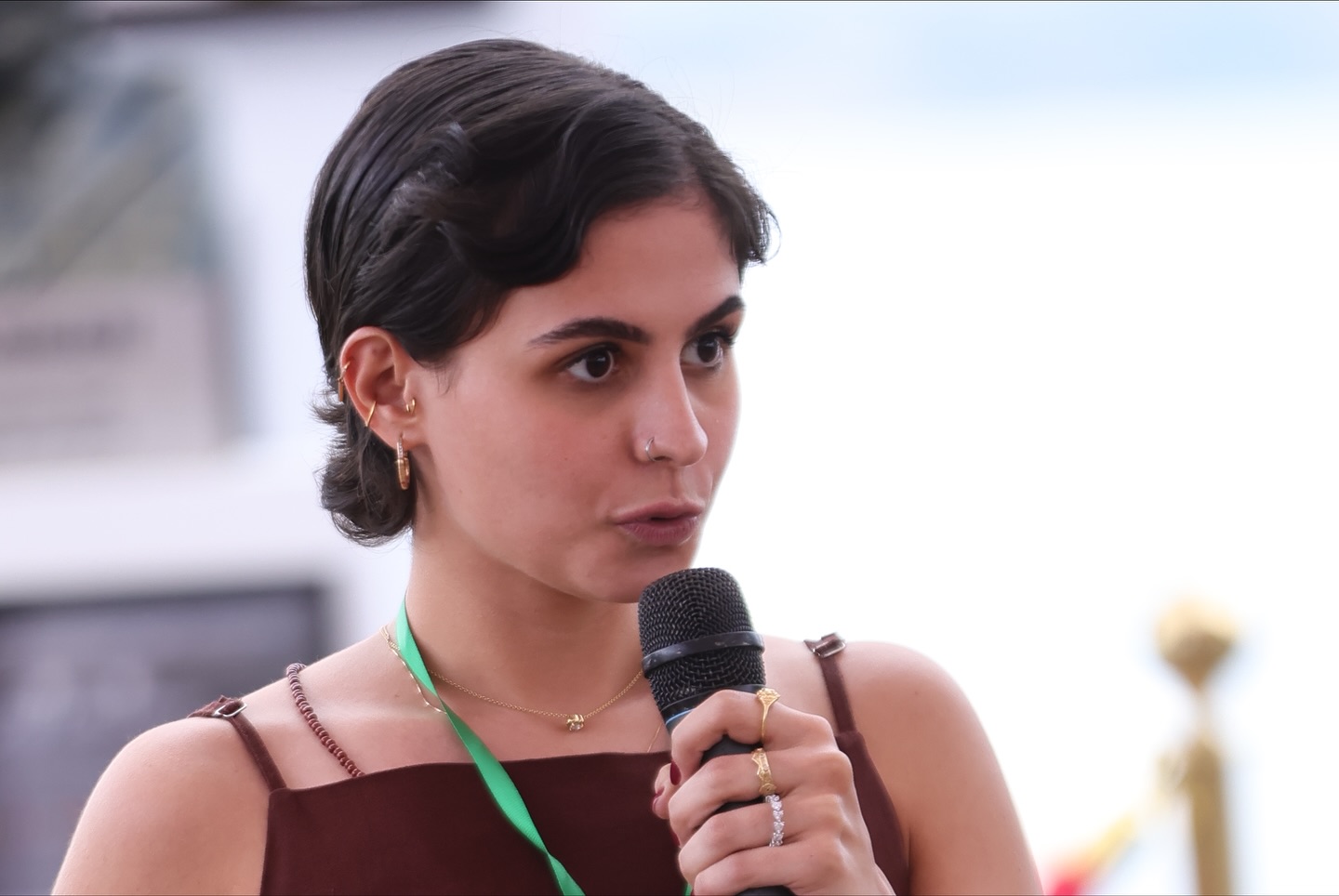 Júlia Arnone durante o lançamento editorial